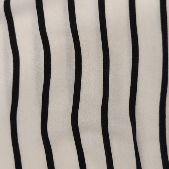 White Black striped Relaxed-fit Top - Picture 3 of 8
